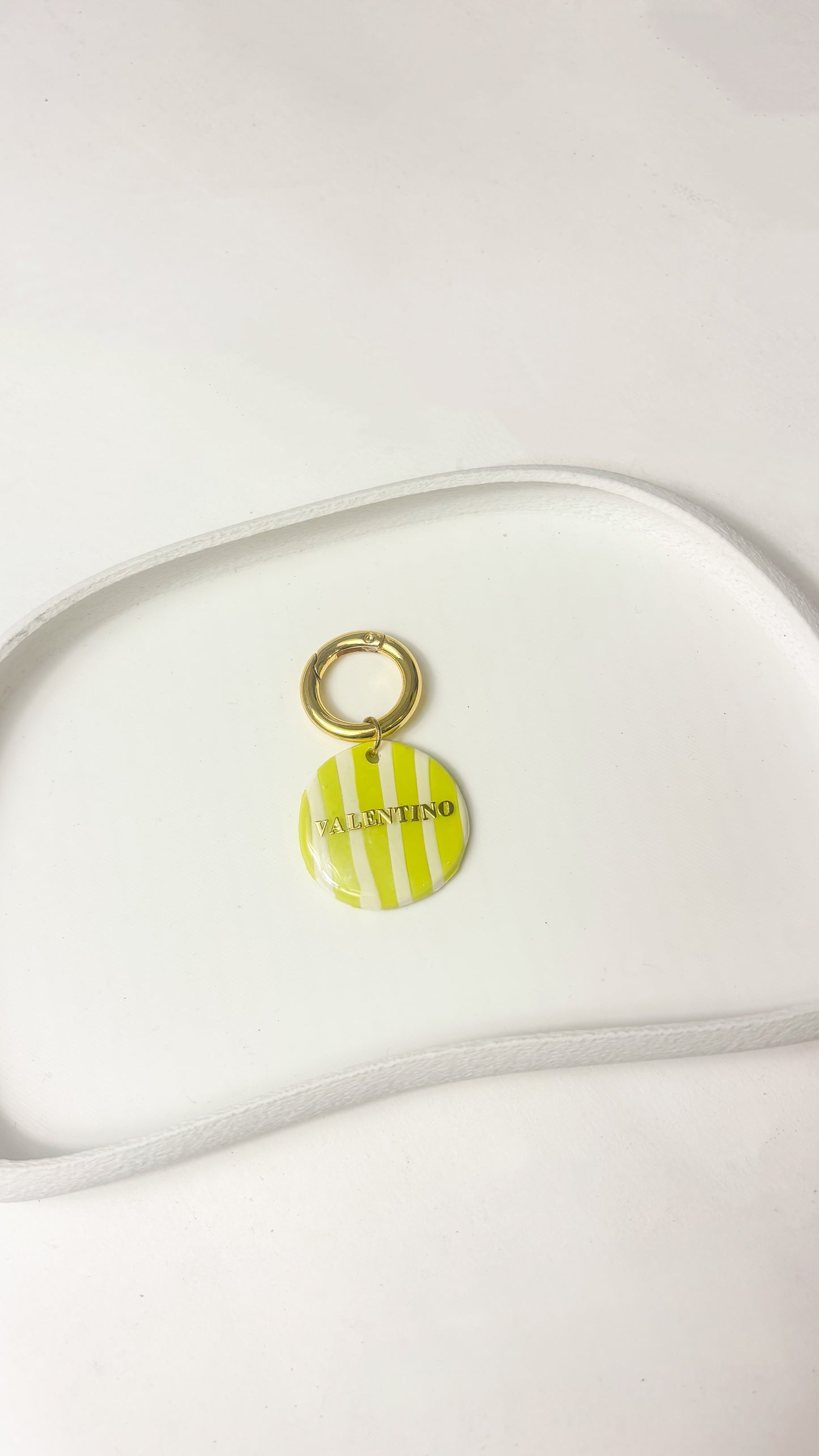 The signature pet tag