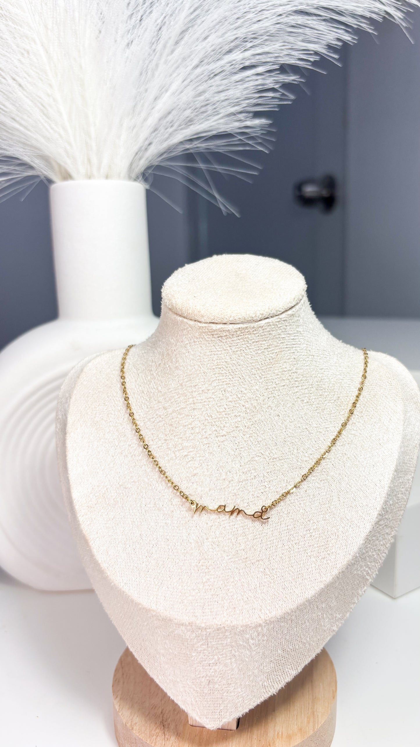 Mama script necklace