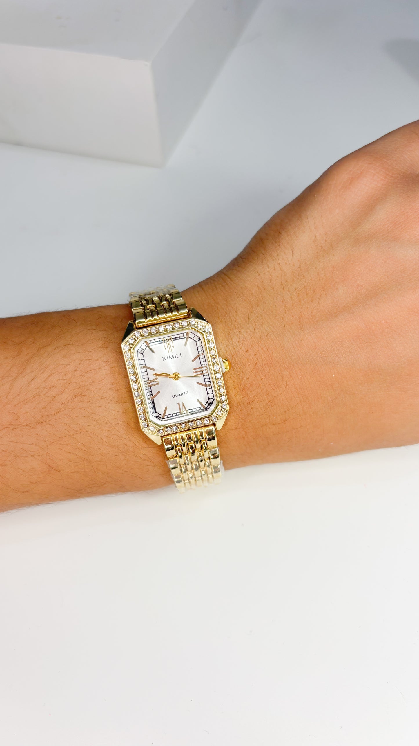 Luxe gold watch